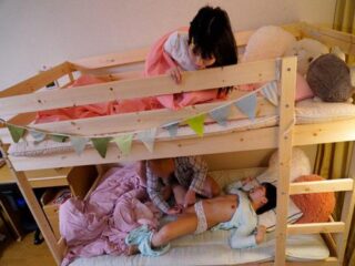 Ông chú biến thái dâm dê mò vào phòng 2 đứa cháu lúc nửa đêm